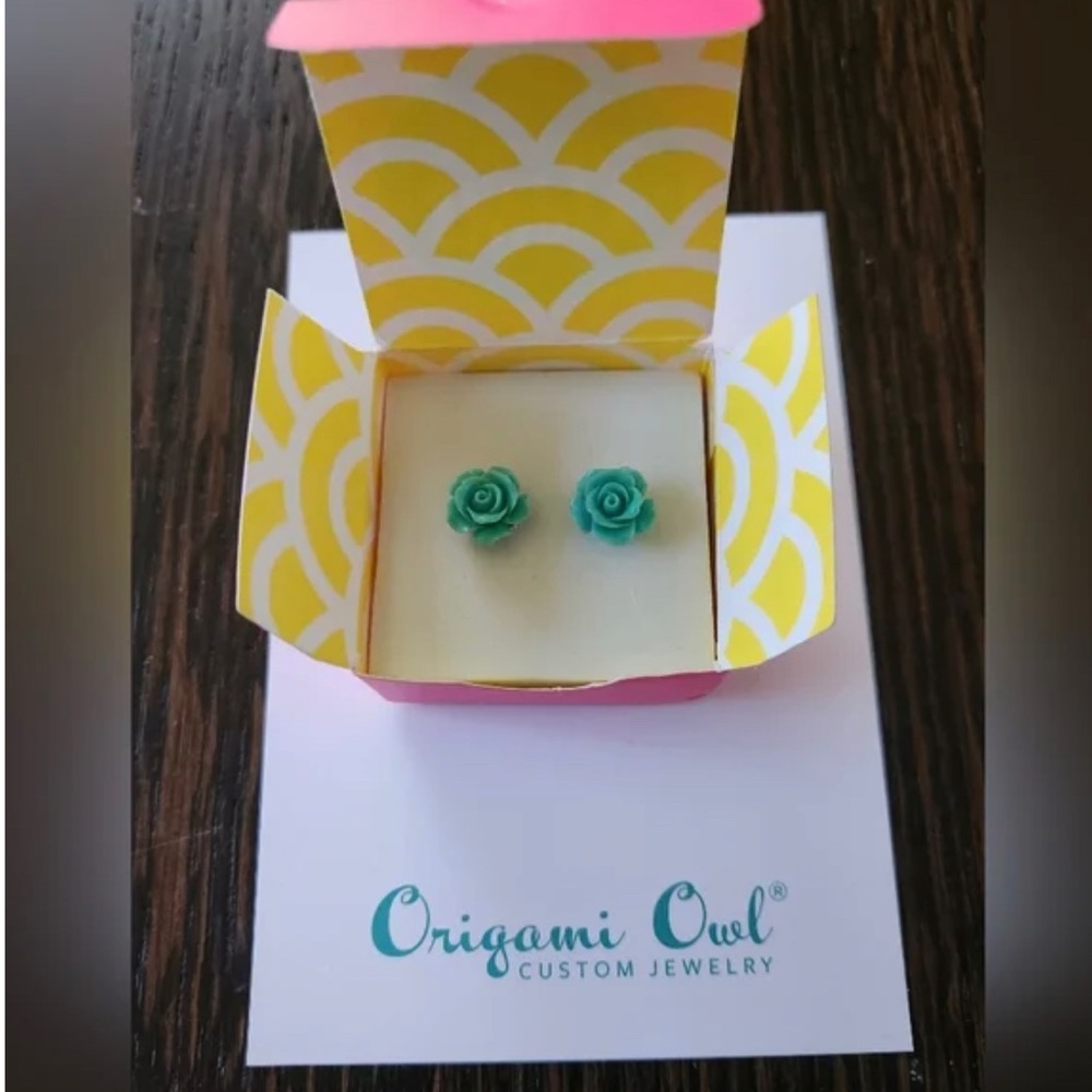 Origami Owl Flower Earrings